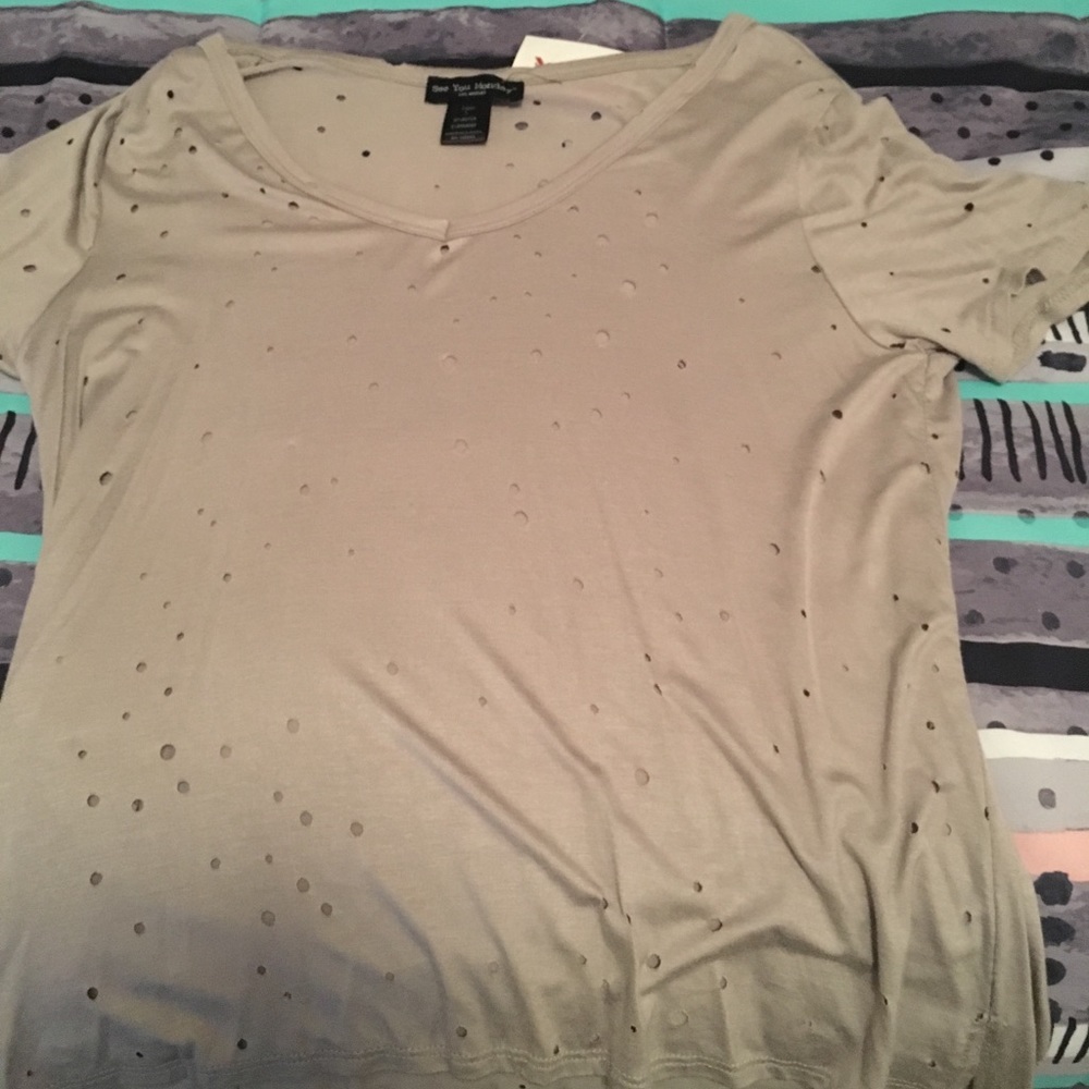 short sleeve shirt with fashionable holes